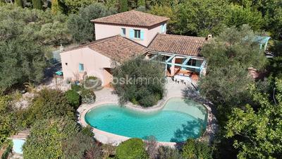 Maison traditionnelle - 187 m² - 7 pièces