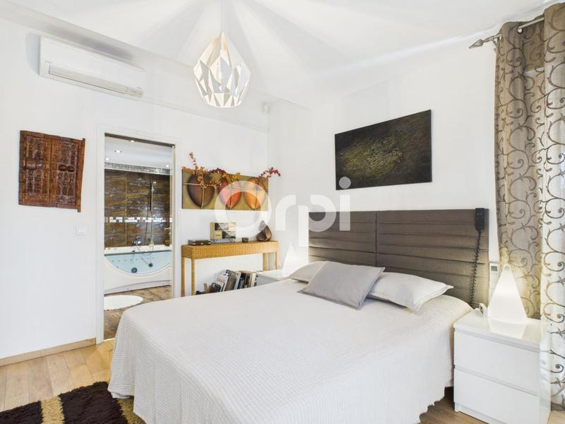 Maison - 260 m² - 6 pièces