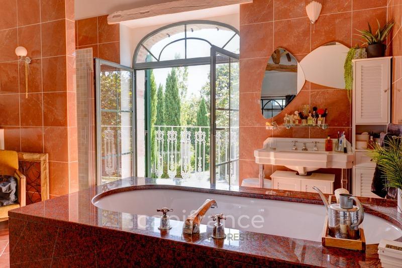 Demeure - 352 m² - 10 pièces