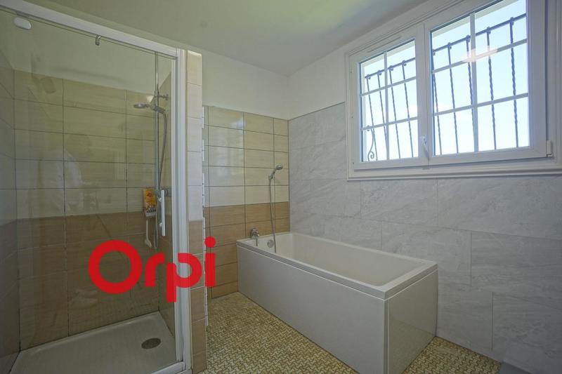 Maison - 225 m² - 7 pièces