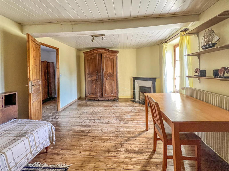 Maison traditionnelle - 294 m² - 15 pièces