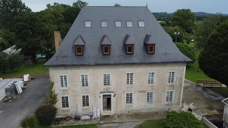Château - 1 800 m² - 37 pièces