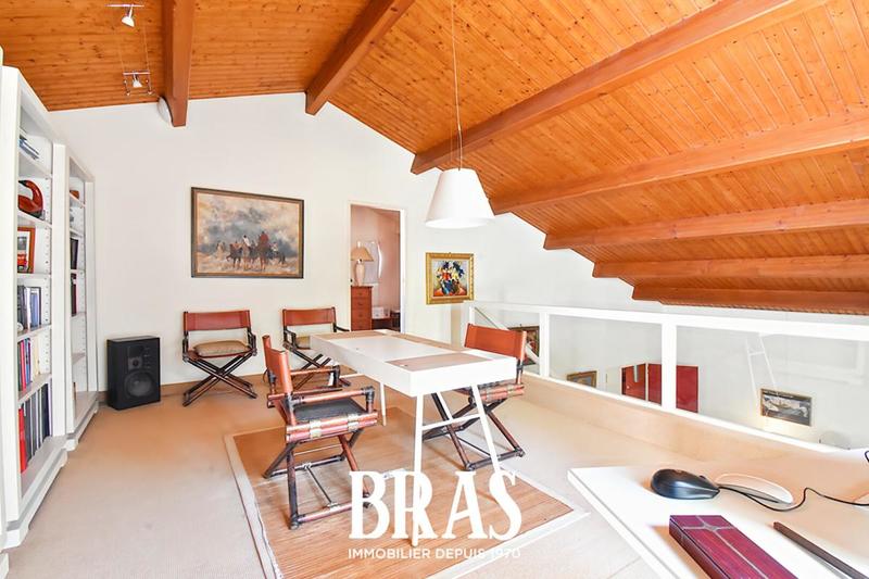 Maison - 372 m² - 7 pièces