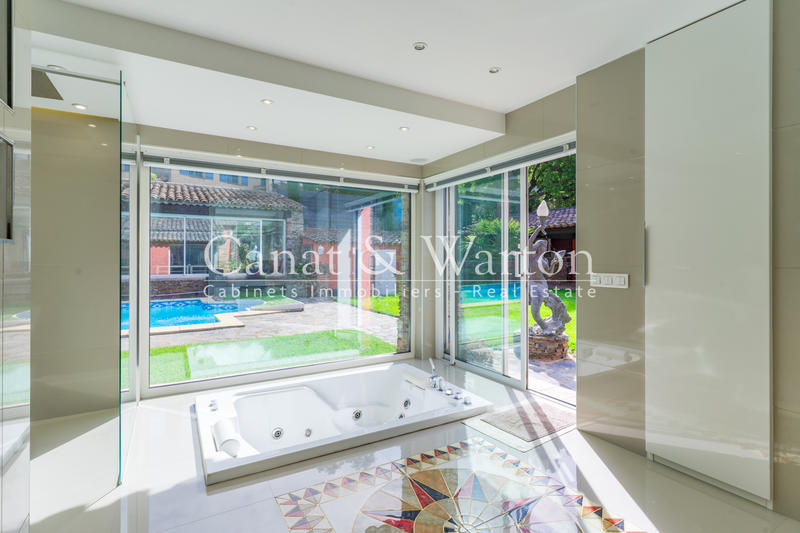 Villa - 250 m² - 7 pièces