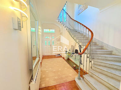 Villa - 180 m² - 7 pièces