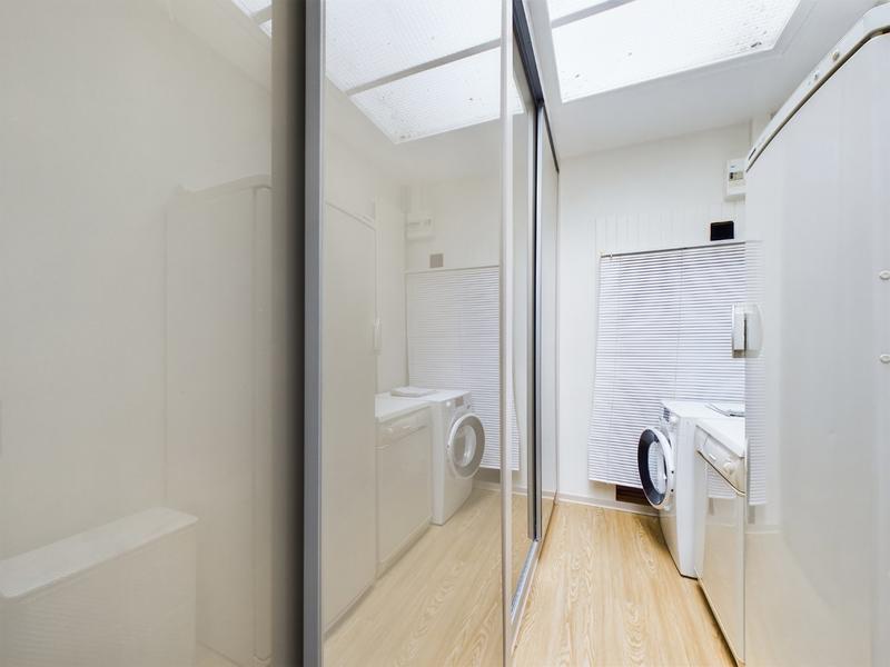 Maison - 280 m² - 9 pièces