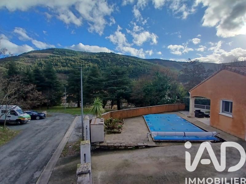 Maison - 99 m² - 5 pièces