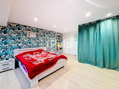 Maison - 200 m² - 7 pièces