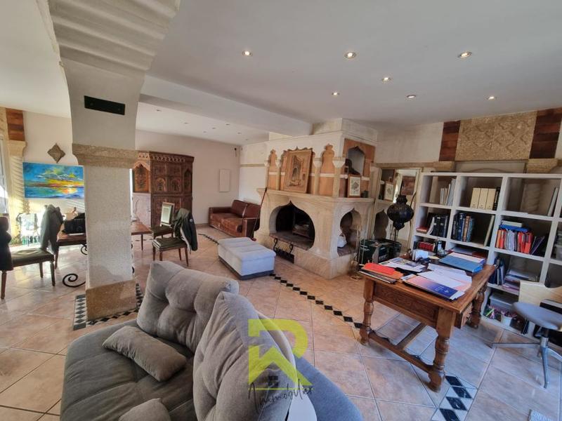 Mas - 294 m² - 8 pièces