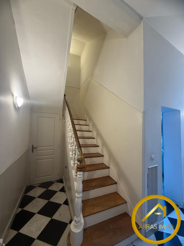 Maison - 209 m² - 9 pièces