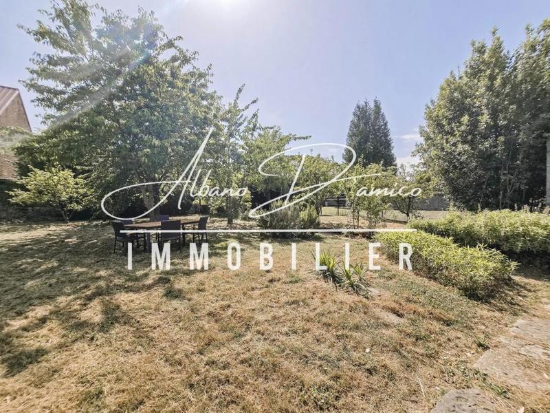 Maison - 182 m² - 9 pièces