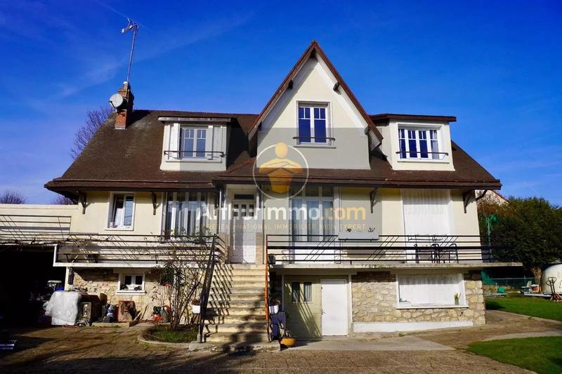 Maison - 225 m² - 12 pièces