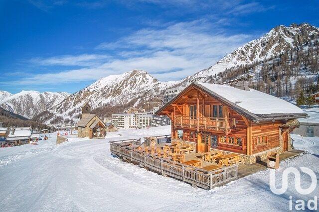 Maison - 250 m² - 9 pièces