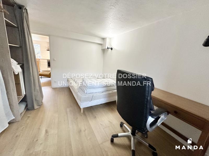 Chambre - 12 m² - 10 pièces