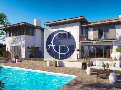 Maison - 270 m² - 6 pièces