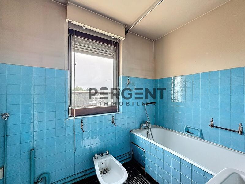 Appartement - 100 m² - 5 pièces