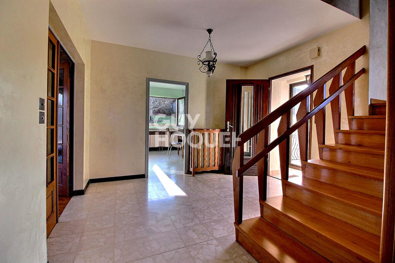 Maison - 218 m² - 9 pièces