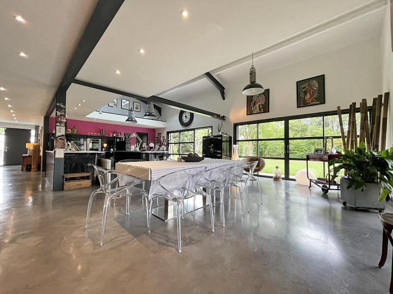 Maison - 300 m² - 7 pièces