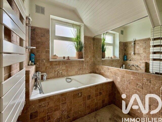 Maison - 210 m² - 7 pièces