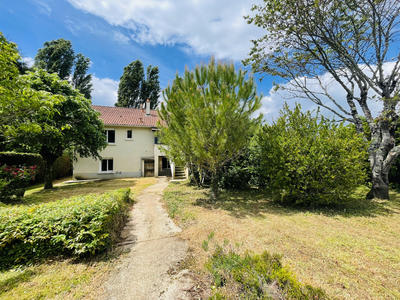 Maison - 211 m² - 7 pièces