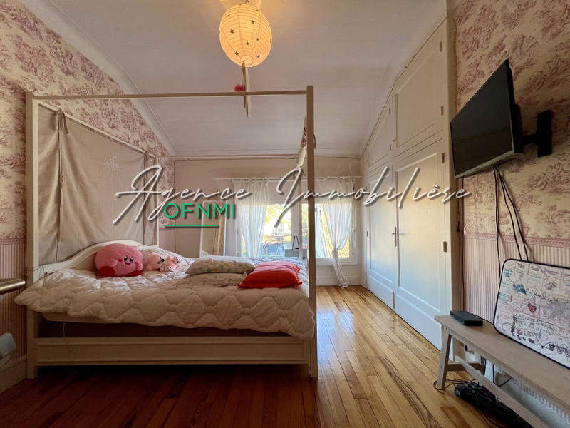 Maison - 275 m² - 8 pièces