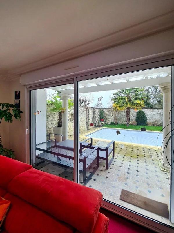 Maison - 230 m² - 7 pièces