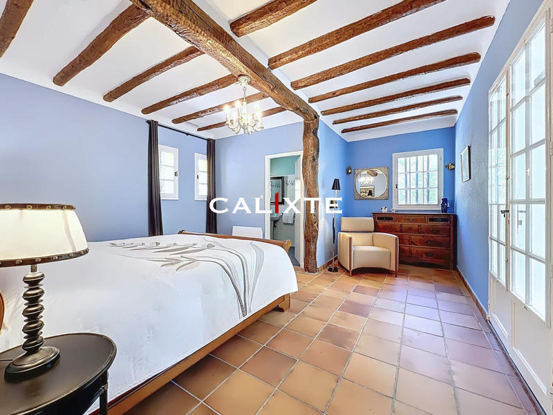 Villa - 270 m² - 8 pièces