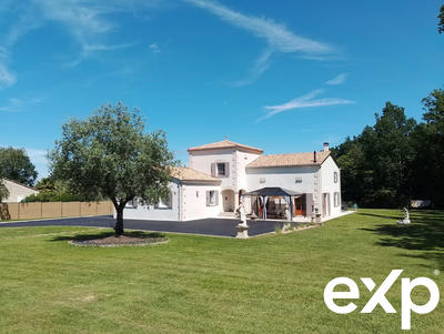 Maison - 223 m² - 9 pièces