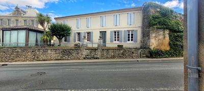 Maison - 230 m² - 14 pièces