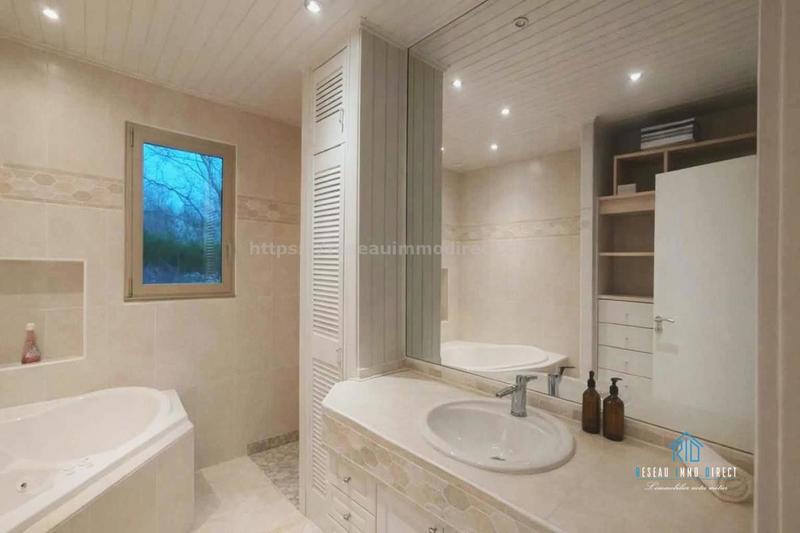 Maison - 169 m² - 8 pièces
