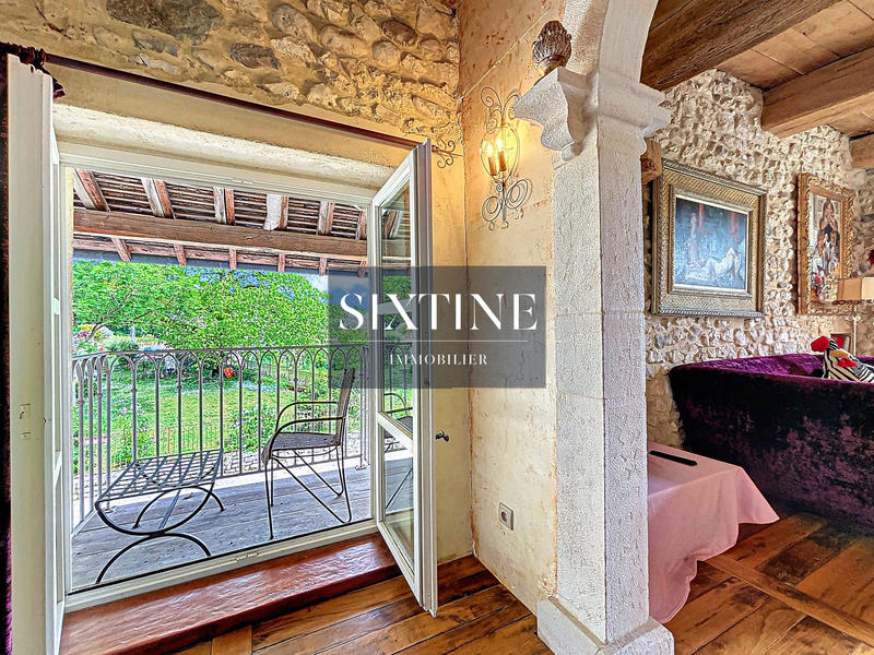 Maison ancienne - 552 m² - 10 pièces