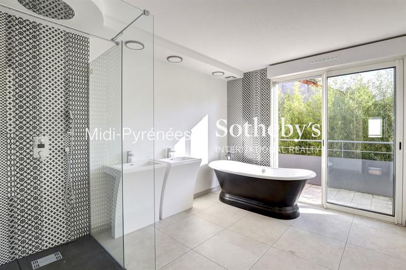 Appartement - 218 m² - 6 pièces