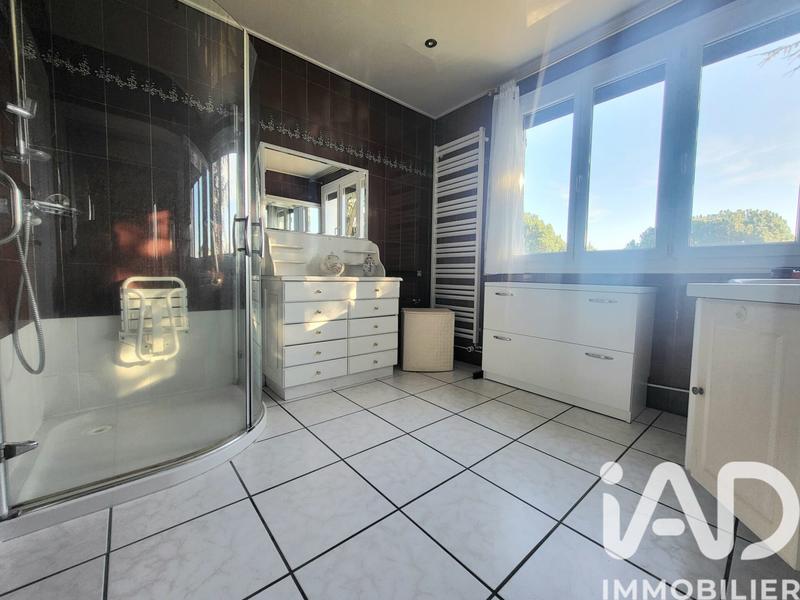 Maison - 237 m² - 7 pièces