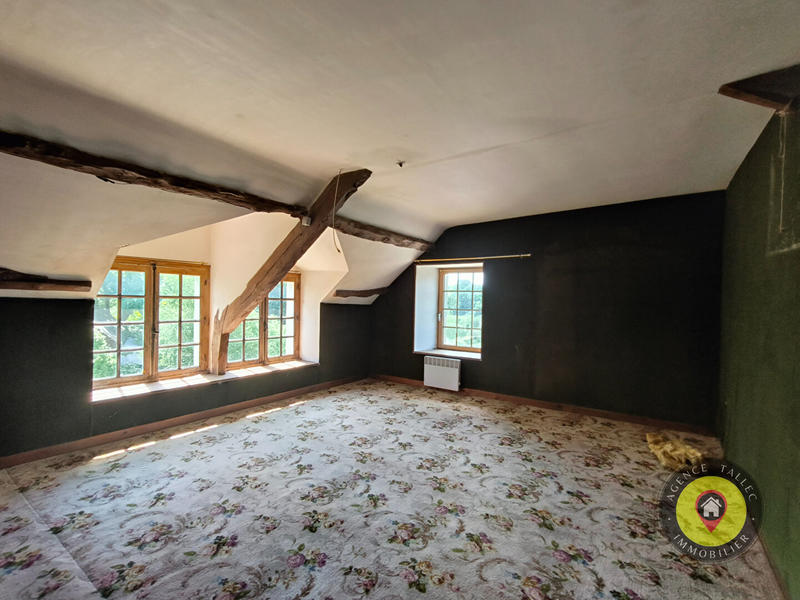 Maison - 750 m² - 13 pièces