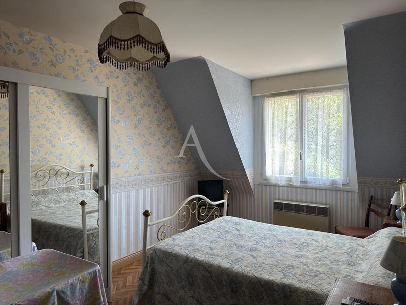 Maison - 200 m² - 8 pièces