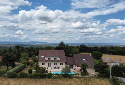 Maison - 240 m² - 6 pièces