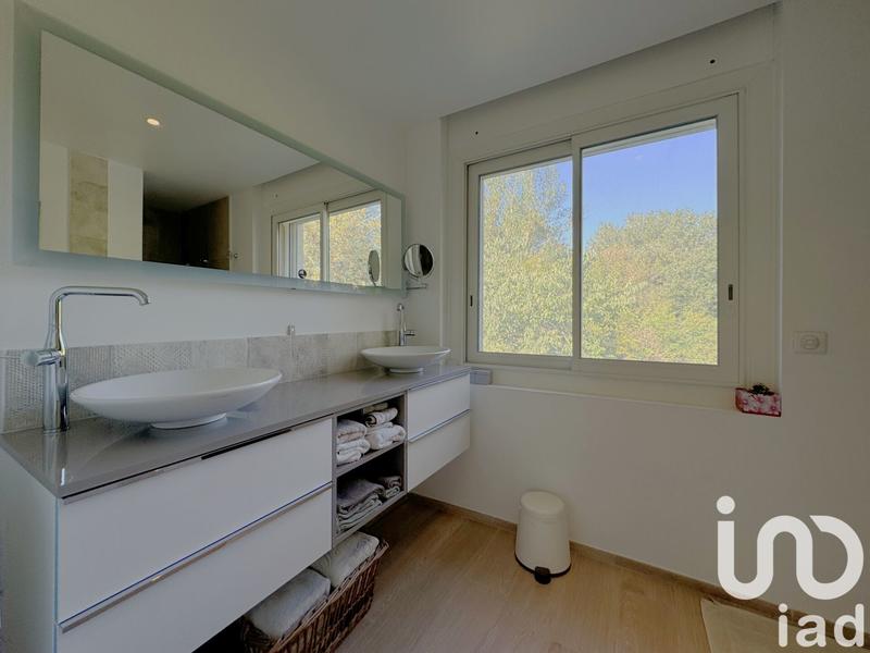 Maison - 250 m² - 8 pièces