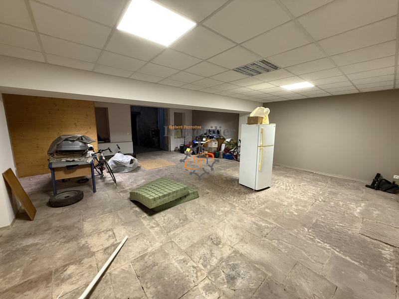 Maison - 200 m² - 1 pièce