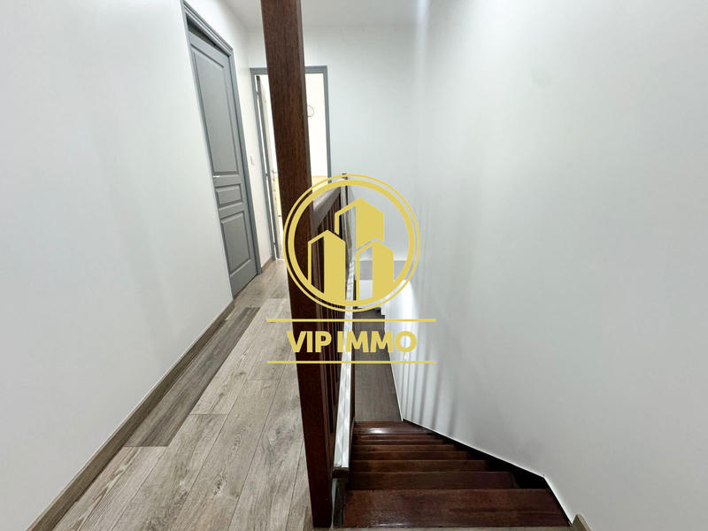 Maison - 180 m² - 5 pièces