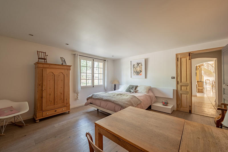 Maison - 353 m² - 8 pièces