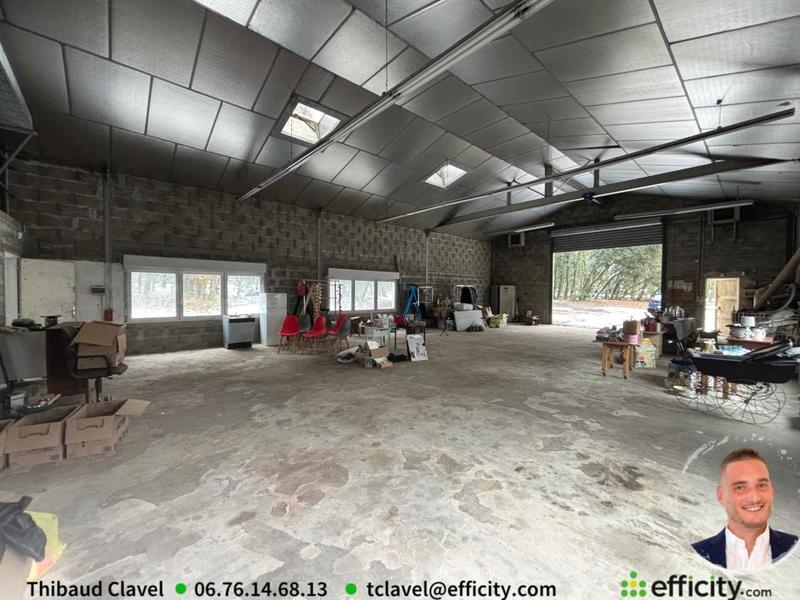 Entrepôt - 217 m² - 2 pièces