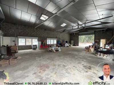 Entrepôt - 217 m² - 2 pièces