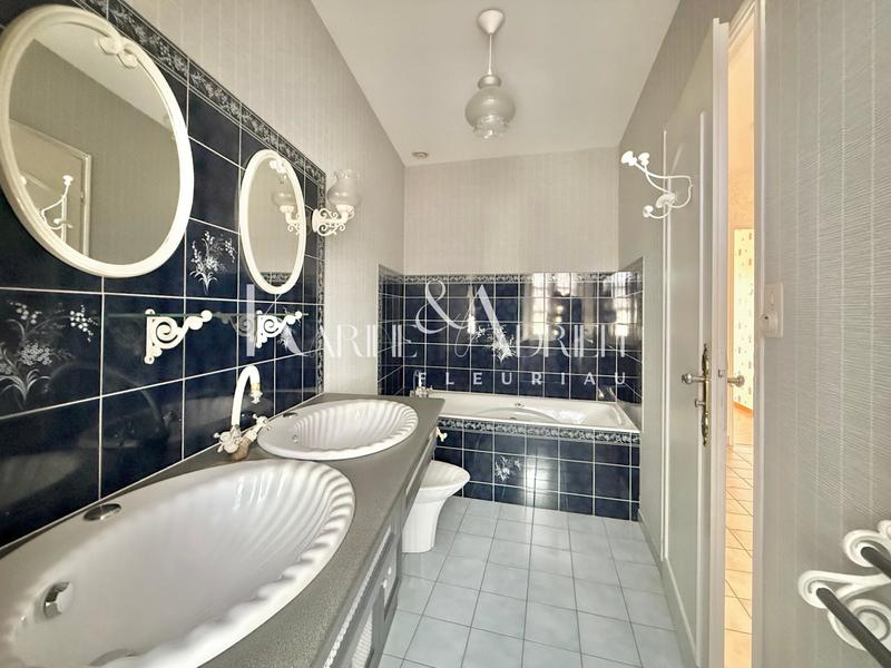 Maison de ville - 150 m² - 10 pièces