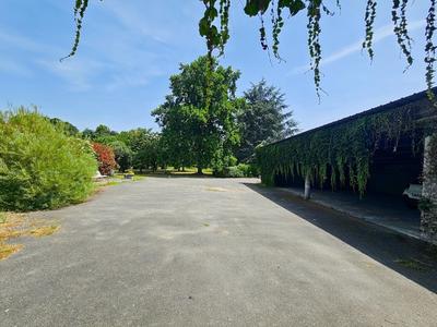 Maison - 453 m² - 14 pièces