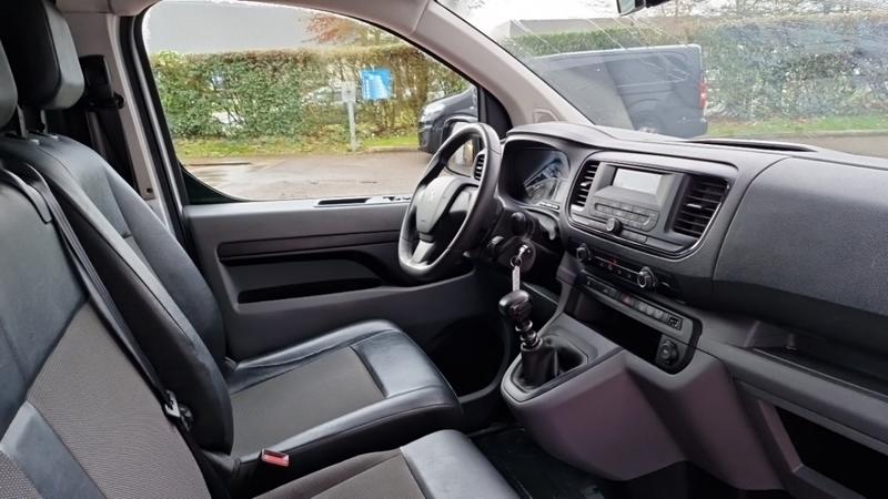 Peugeot Expert Fourgon tole standard 1.5 bluehdi 120 ss bvm6 premium