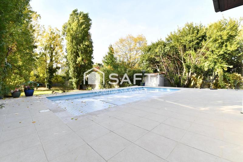 Maison - 211 m² - 8 pièces