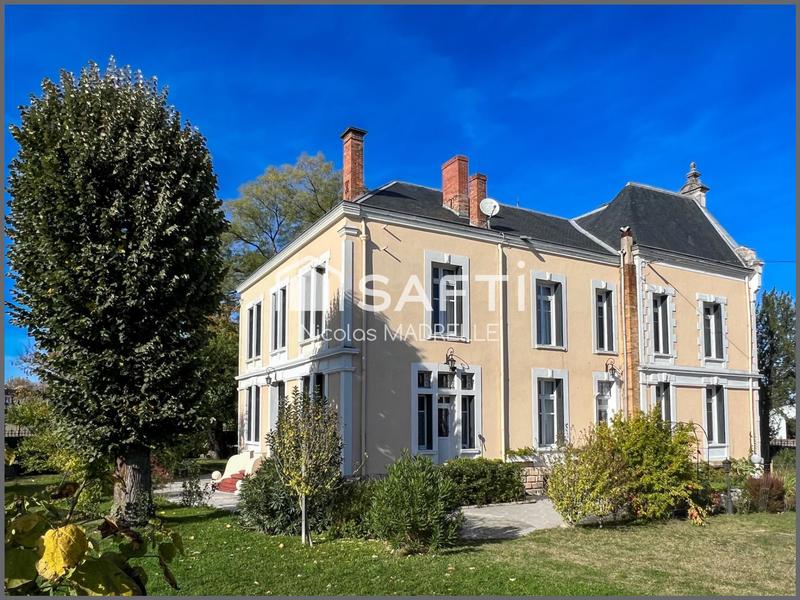 Maison - 450 m² - 12 pièces
