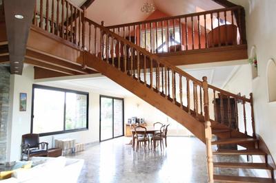 Maison - 230 m² - 6 pièces