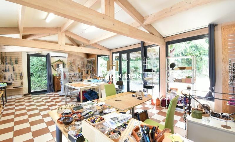 Maison - 220 m² - 7 pièces