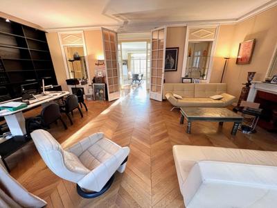 Appartement - 220 m² - 7 pièces